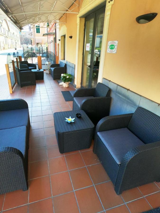 ואראצה Hotel Aurora מראה חיצוני תמונה