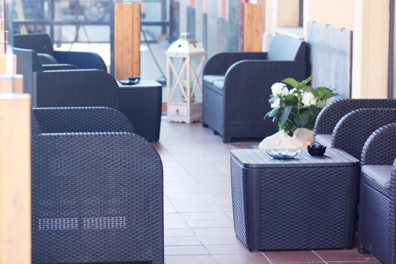 ואראצה Hotel Aurora מראה חיצוני תמונה